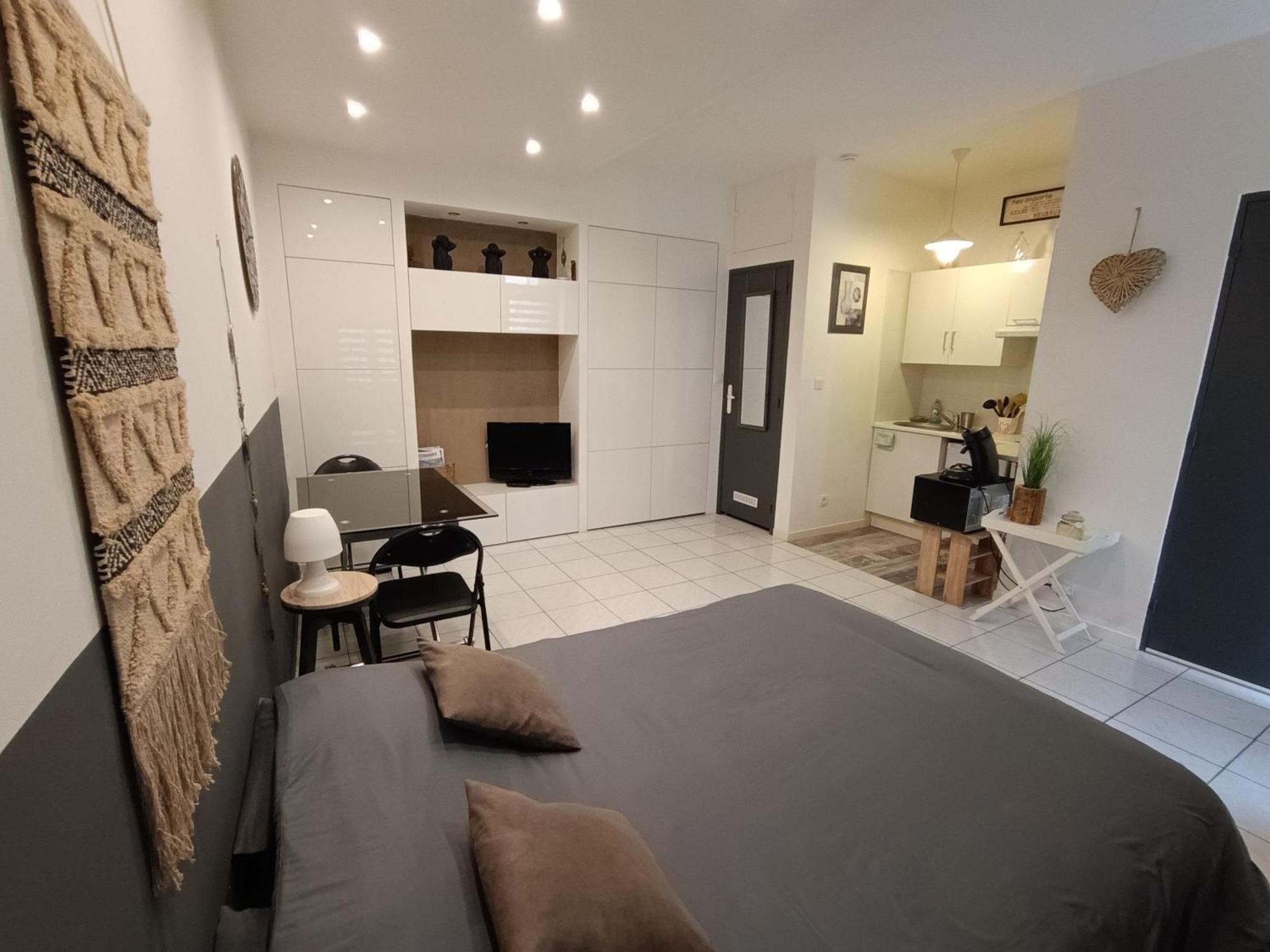 Le Colonel, Studio Au Coeur Du Village En Rez-De-Chaussee D'Une Ancienne Maison 마르세이앙 외부 사진